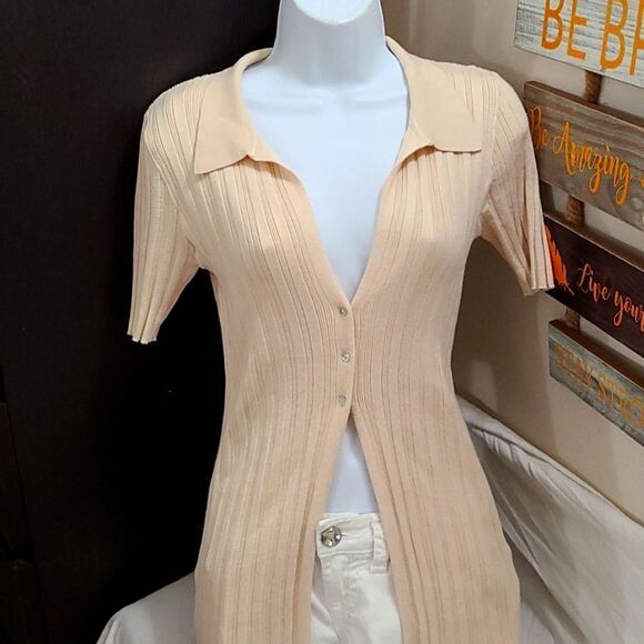 Forever 21 Women's large cream Nwot button down top. - Picture 1 of 2